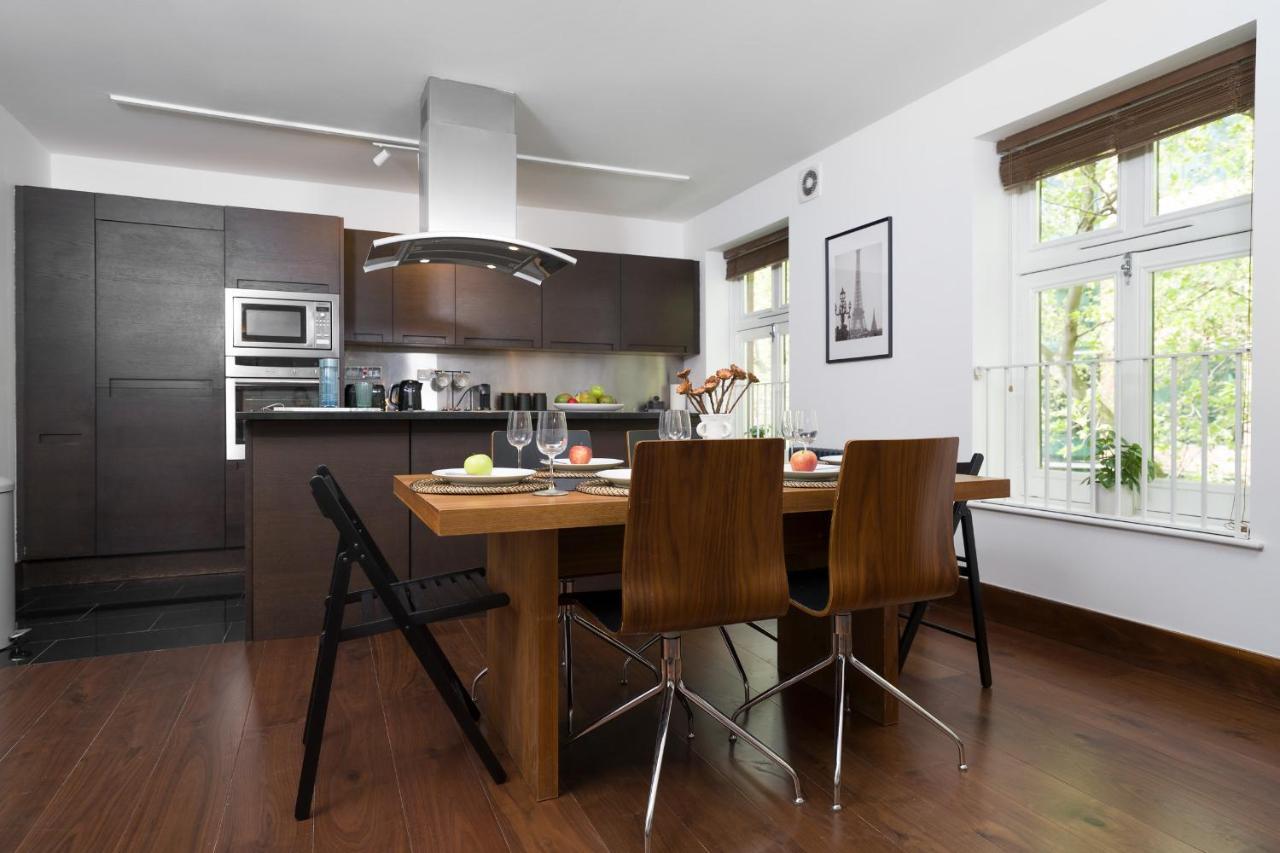 Location 2 Bedr, 3 Beds, Covent Grdn, China Town Apartment