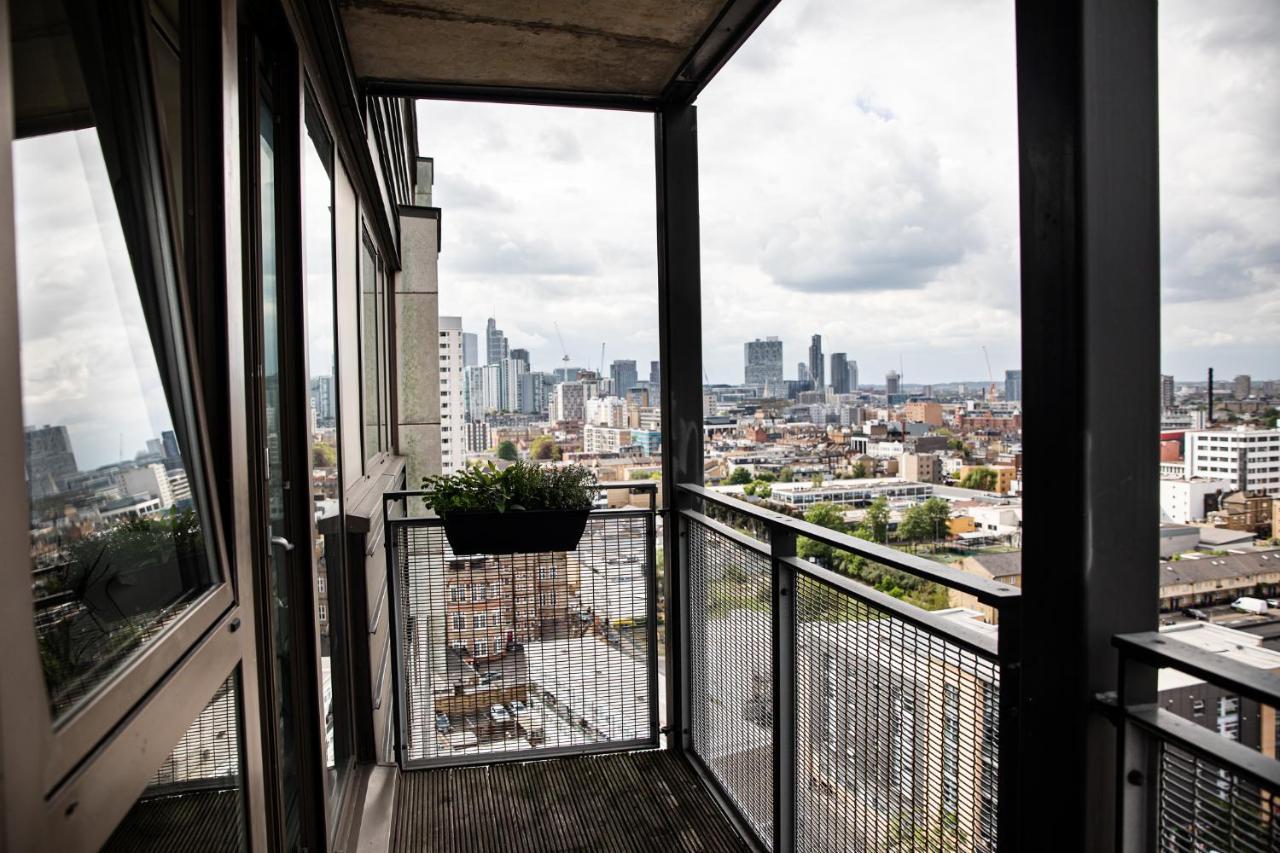 - Shadwell - Wrap Around Balcony W Scenic View Apartment London