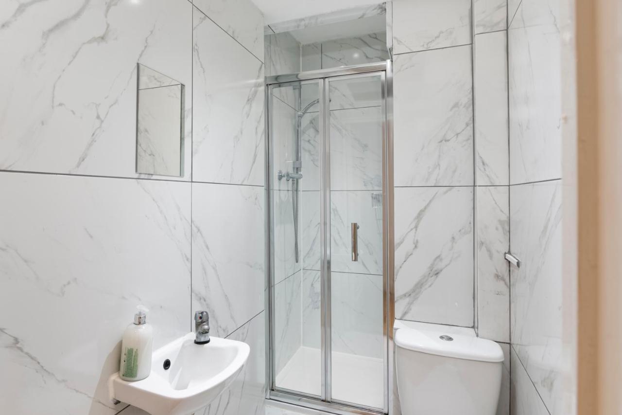 **authentic & Spacious 5 Bed Apartment/hyde Park** Apartment *