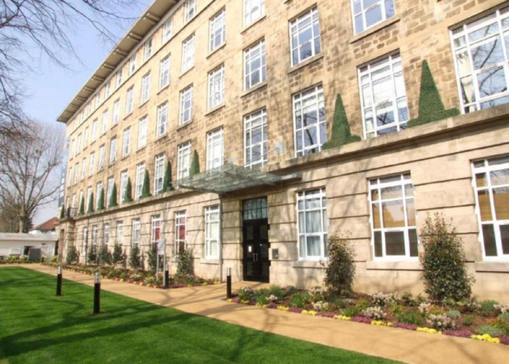Stunning 2 Bed Flat! Centrally Located In London, Uk! *