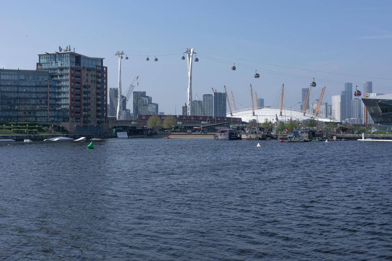 Serene Waterfront - Excel London