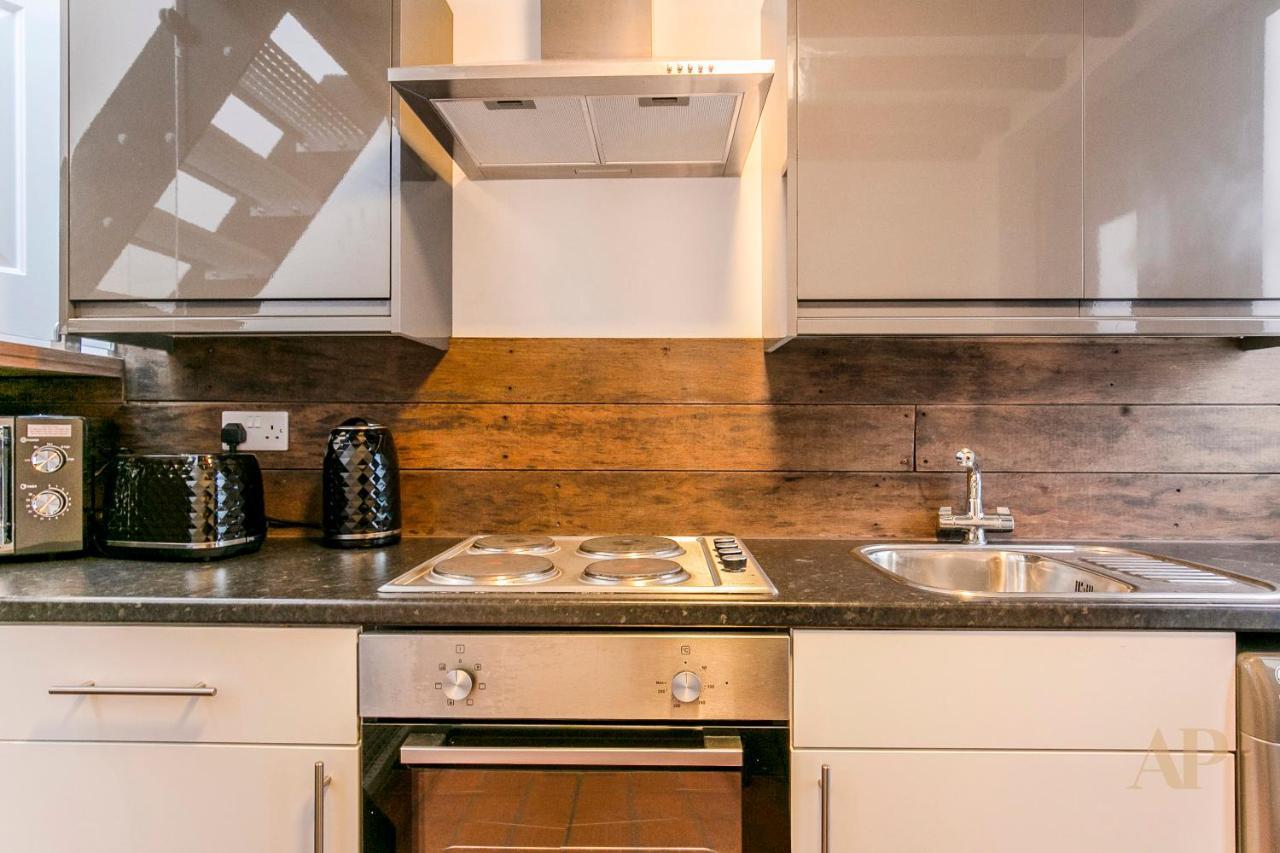 Split Level Studio In Camden Apartment *