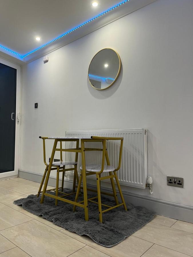 Cosy Serviced 1 Bedroom In Apartment
