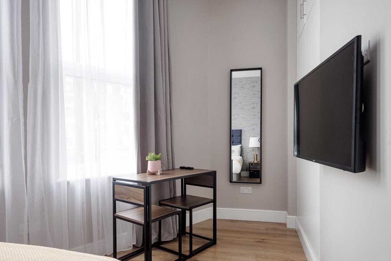 Modern Apartment *