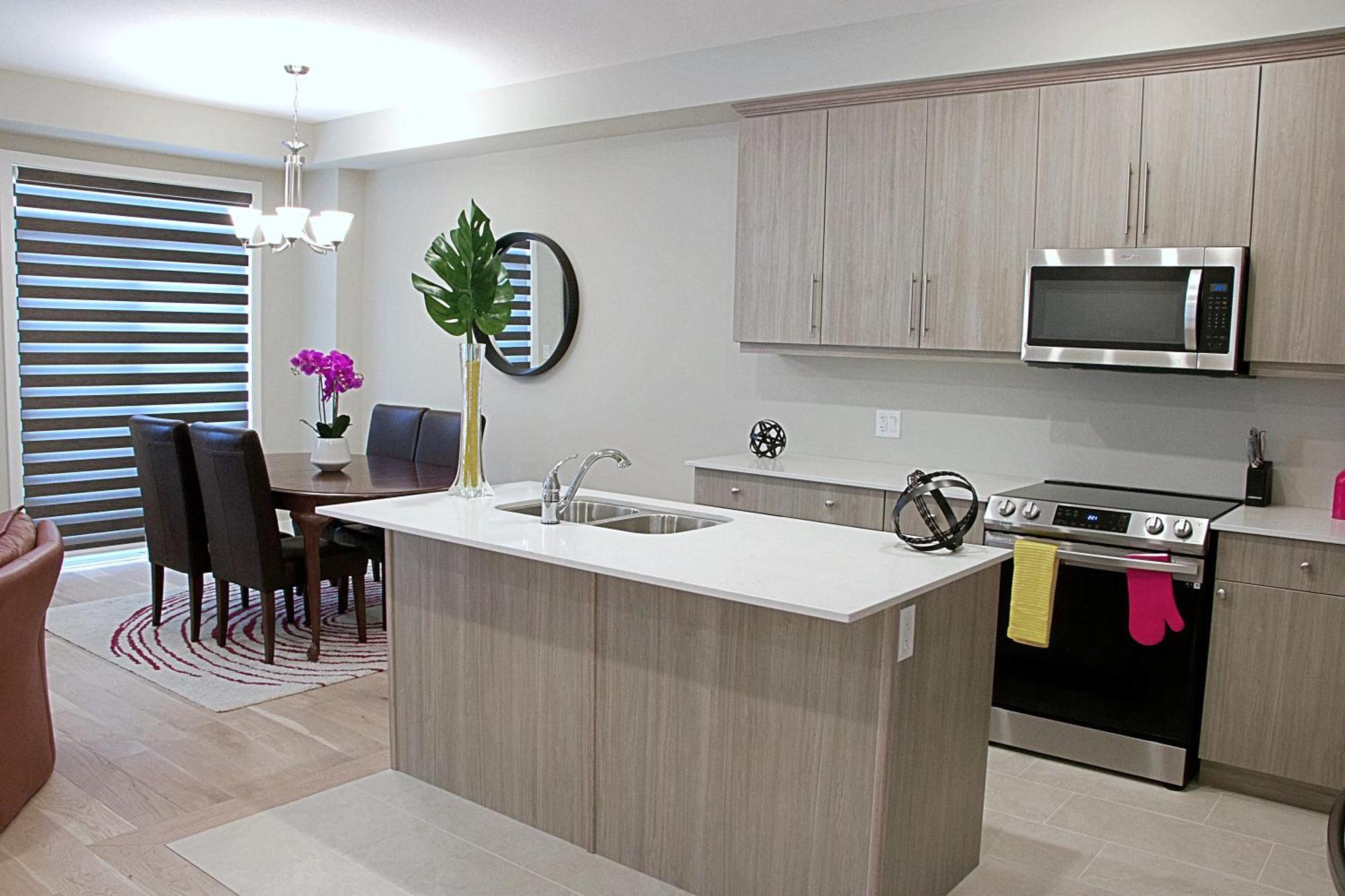 Stunning New 3bd Home, Fiber Internet Free Parking *