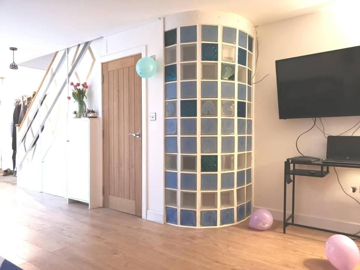 Free Parking - 4 Bed - 3 Bath - Sofa Bed - Digital Lock Entry Londen