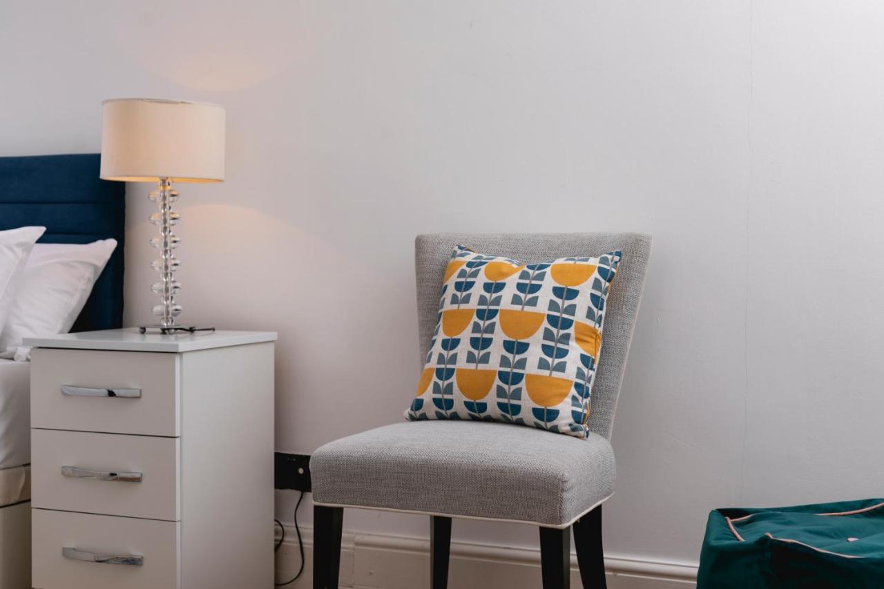 **authentic & Spacious 5 Bed Apartment/hyde Park** London