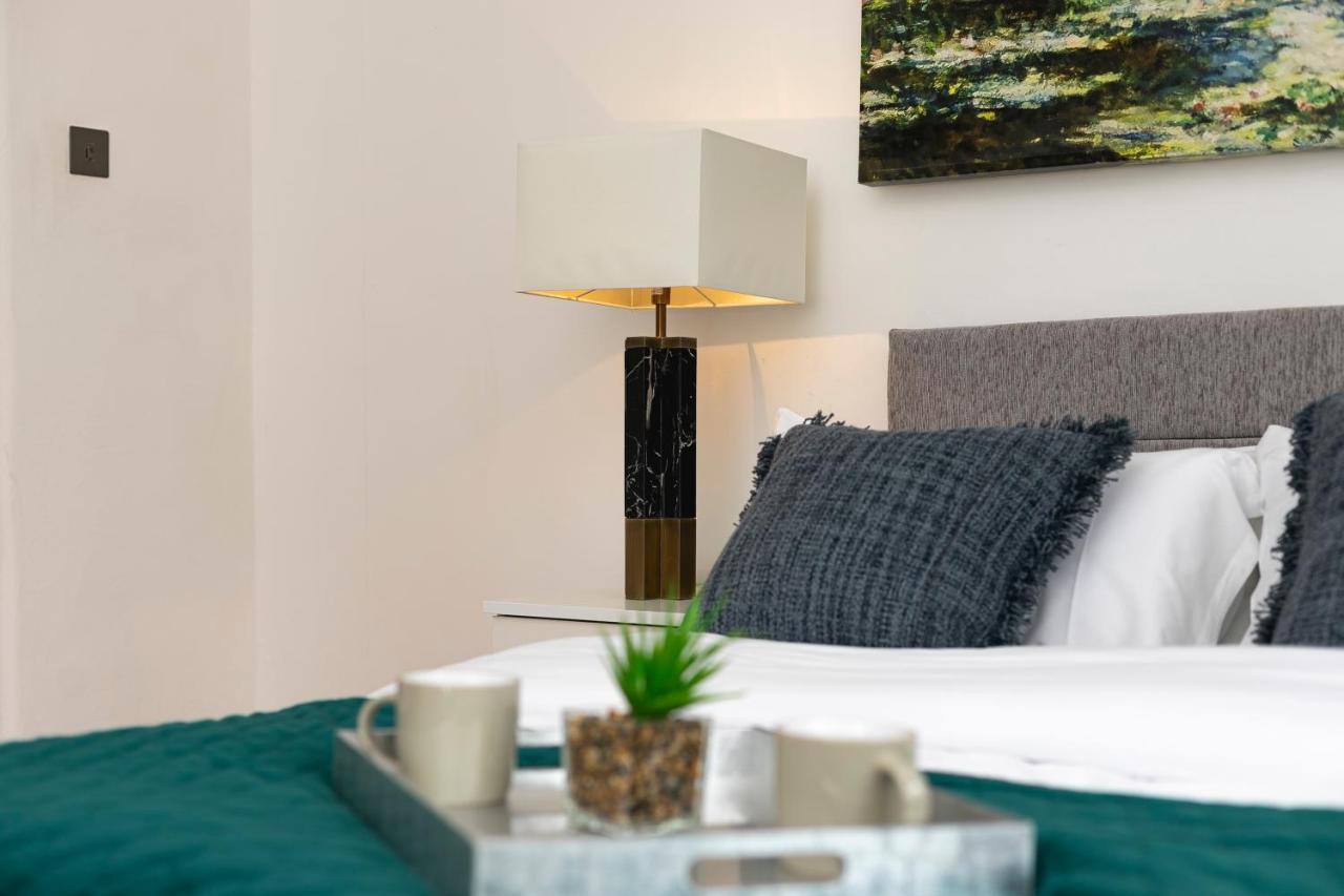 **authentic & Spacious 5 Bed Apartment/hyde Park** London