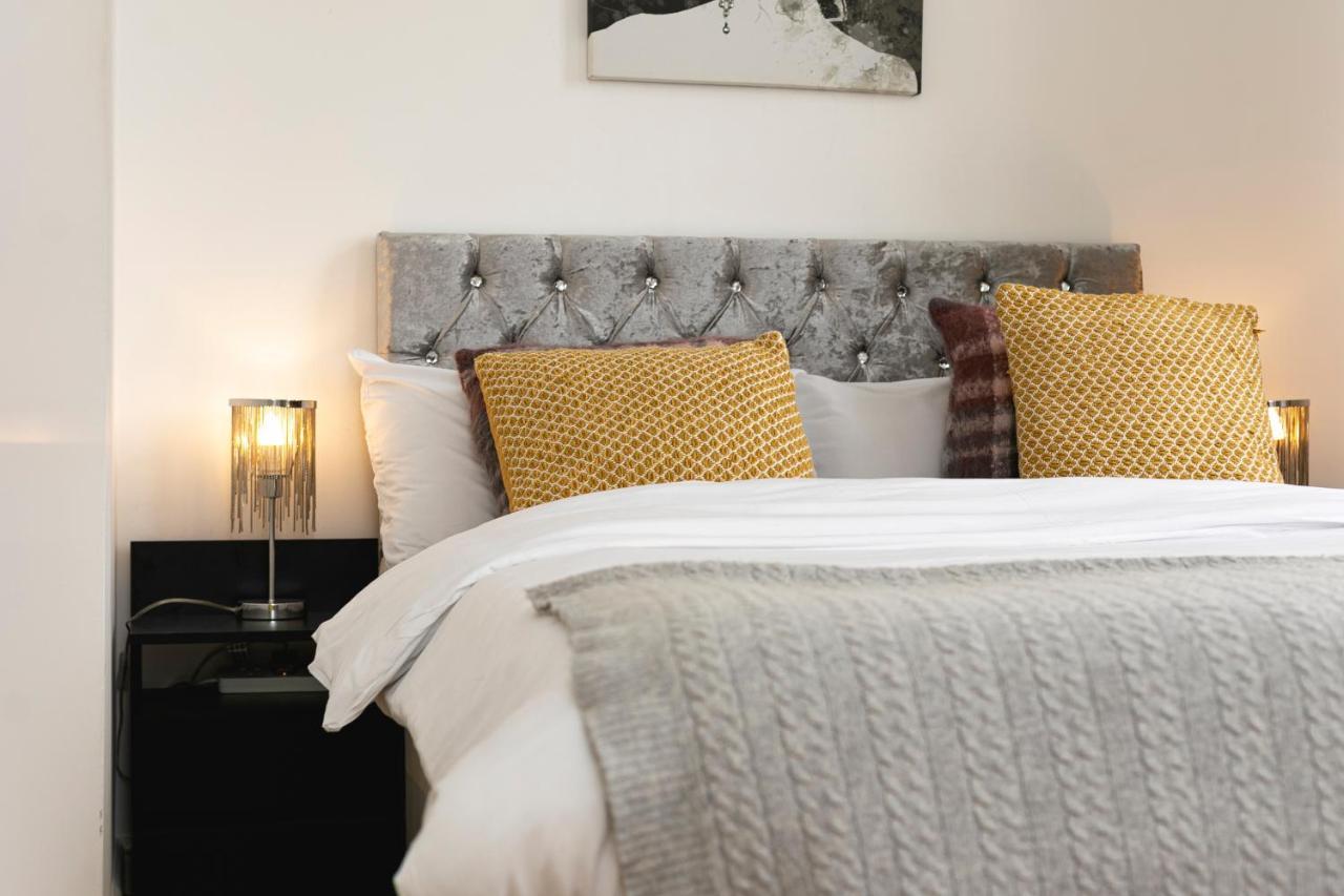 Apartment **authentic & Spacious 5 Bed Apartment/hyde Park** *