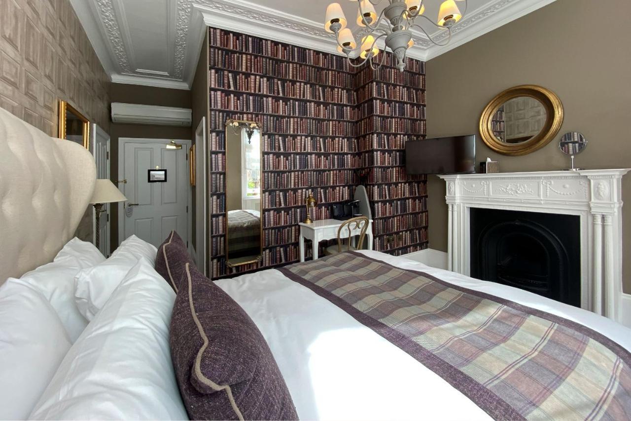 The Clerk & Well Pub And Hotell