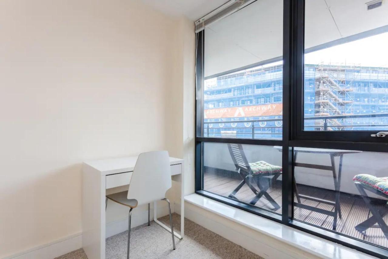 Vivid In Apartment London