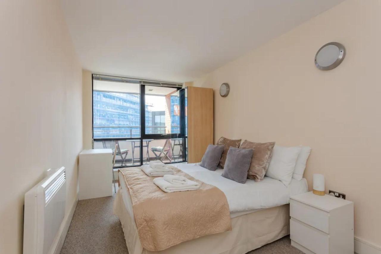 Vivid In Apartment London