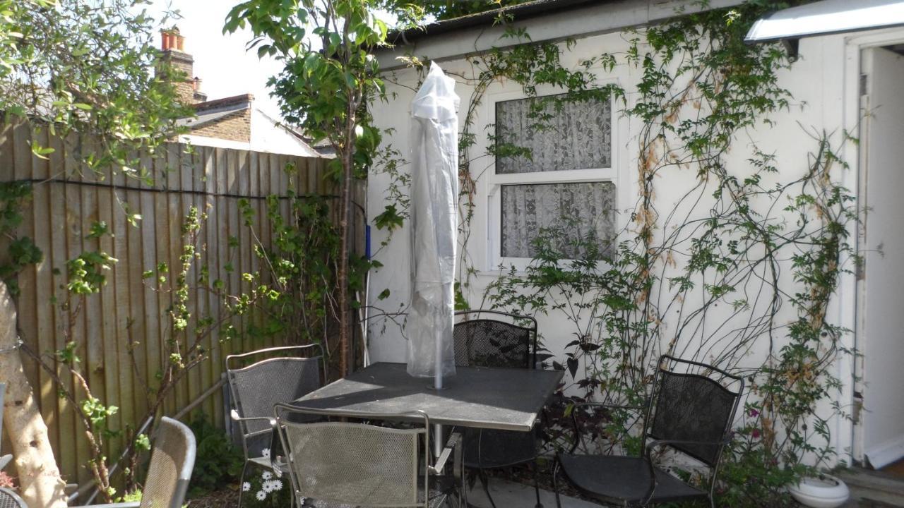Bubblesbnb- Lovely 1 Bedroom Studio Flat Apartment London