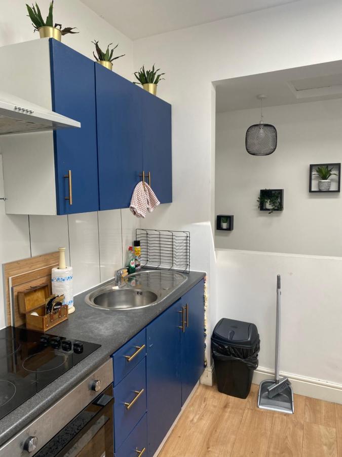 Large 1 Bed Serviced Apartment In The Town Centre Apartment *