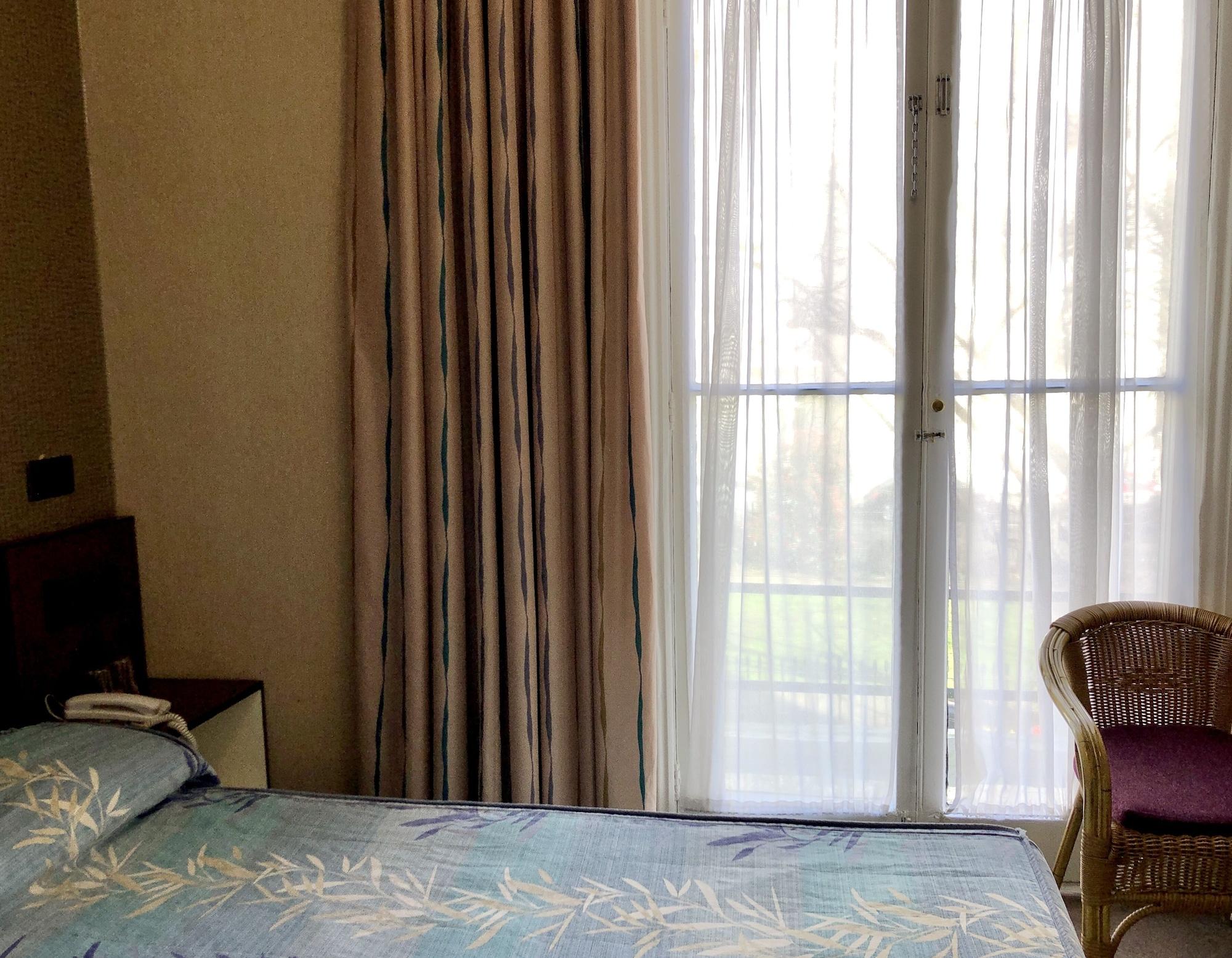 Mitre House Hotell 3*