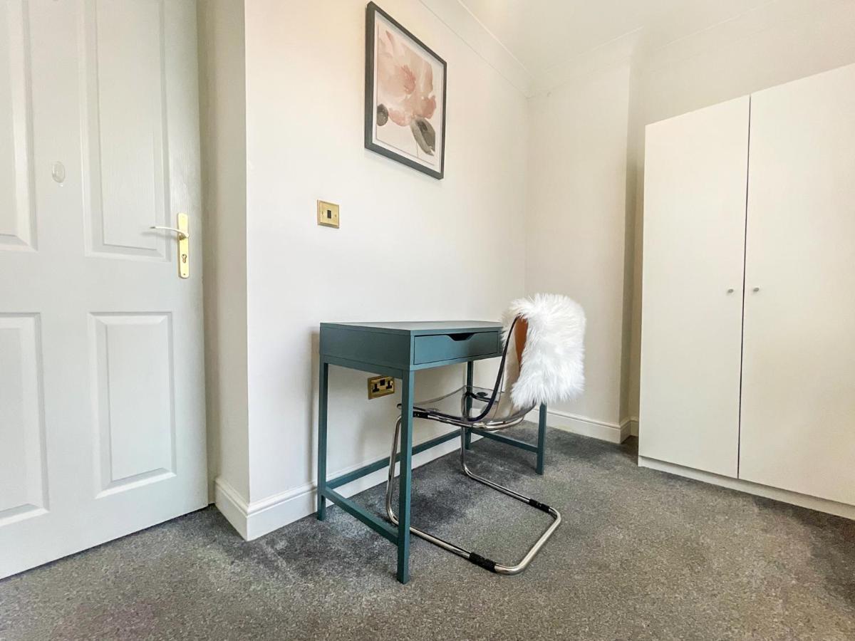 Luxury 2 Bed Furnished With Parking *