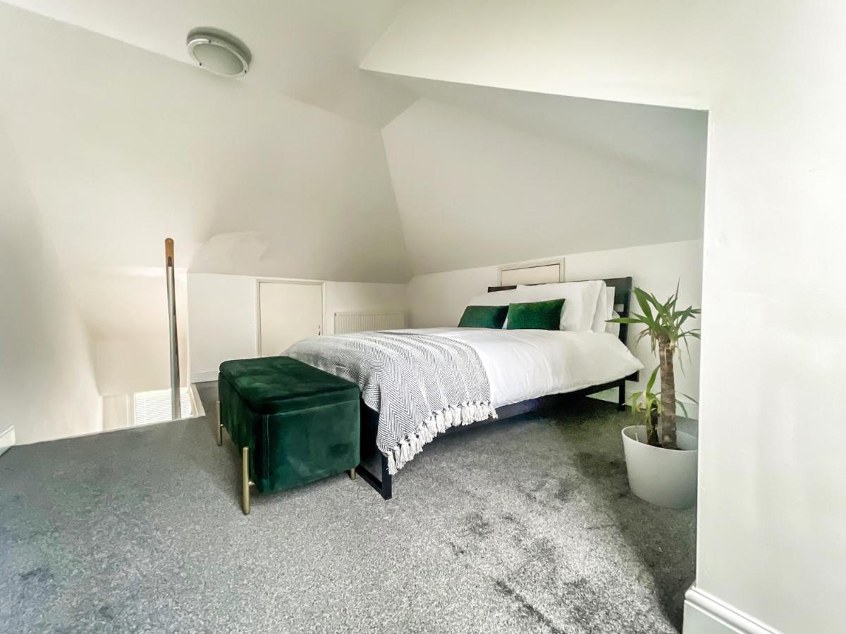 Luxury 2 Bed Furnished With Parking * London