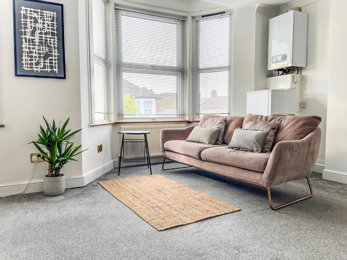 Apartment Luxury 2 Bed Furnished With Parking London
