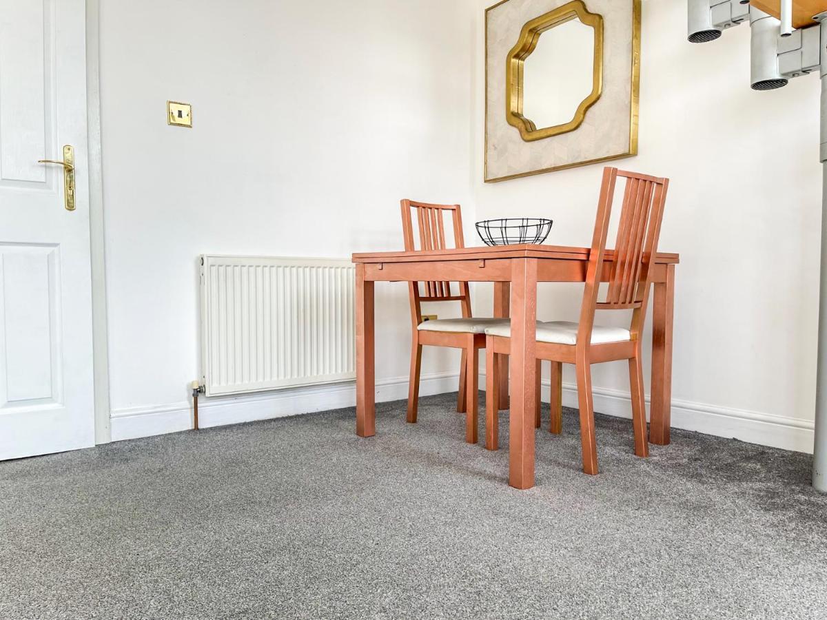 Luxury 2 Bed Furnished With Parking Apartment London