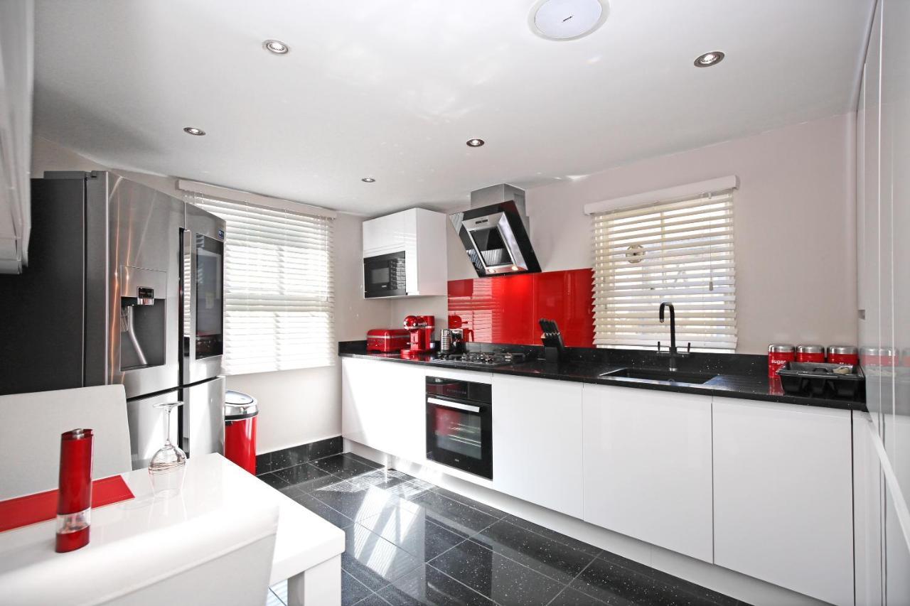Modern Bedroom In !! Privat overnatting *