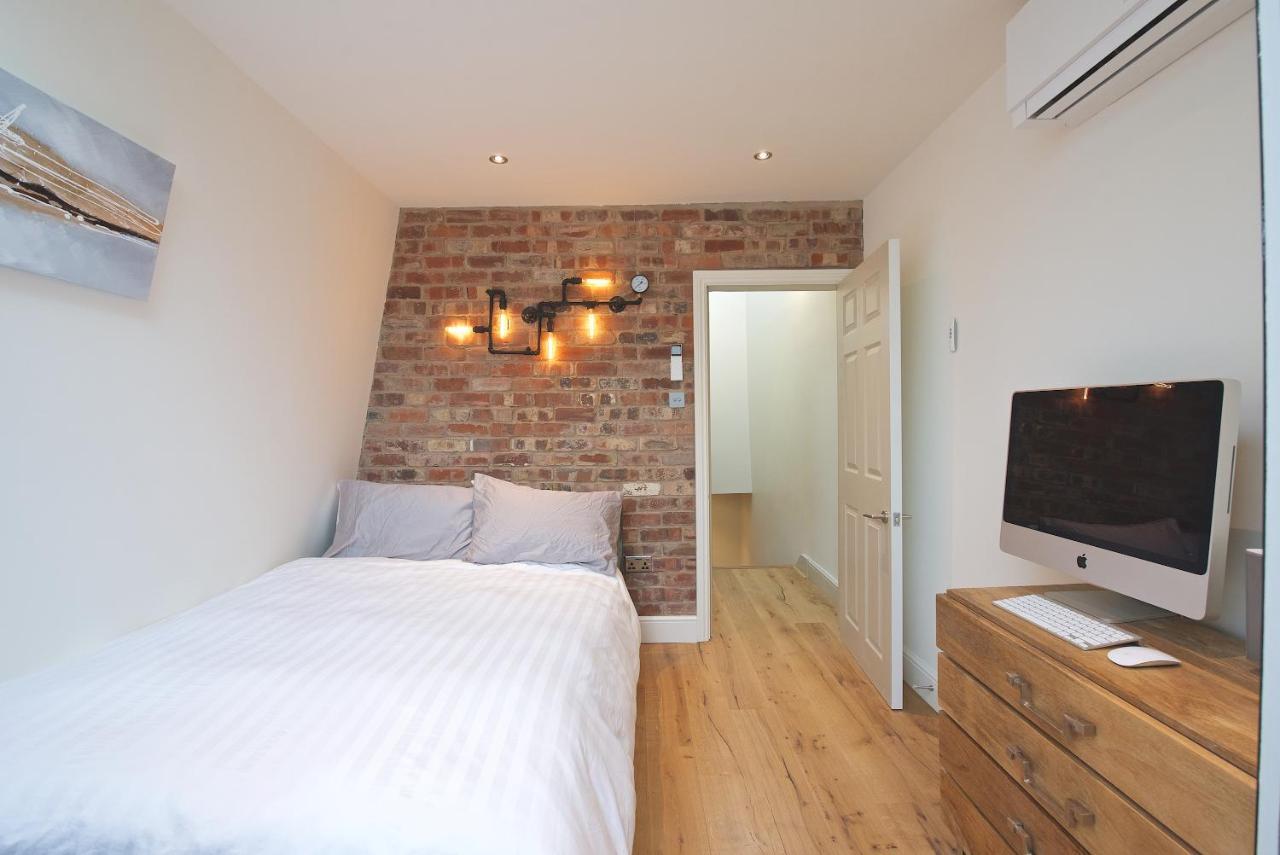 Modern Bedroom In !! Privat overnatting London