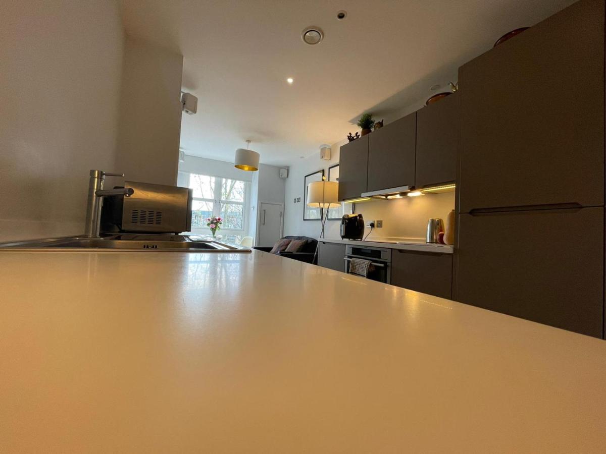 Canal-side Boutique Appartement Londen