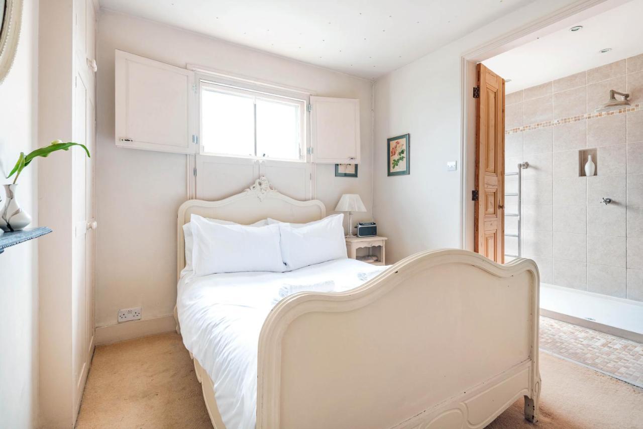 Apartment Traditional Townhouse Close To Battersea Park By Underthedoormat *