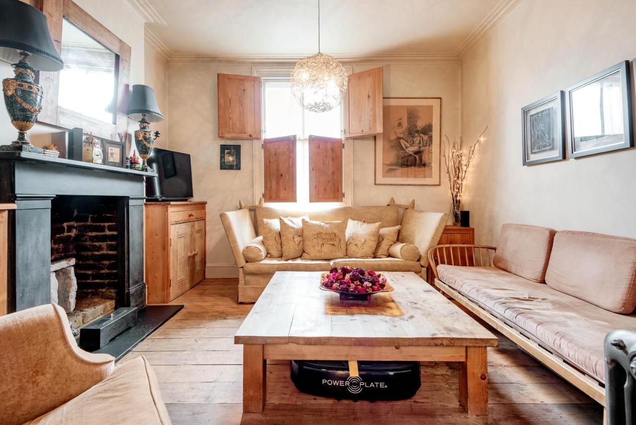 Traditional Townhouse Close To Battersea Park By Underthedoormat Apartment *