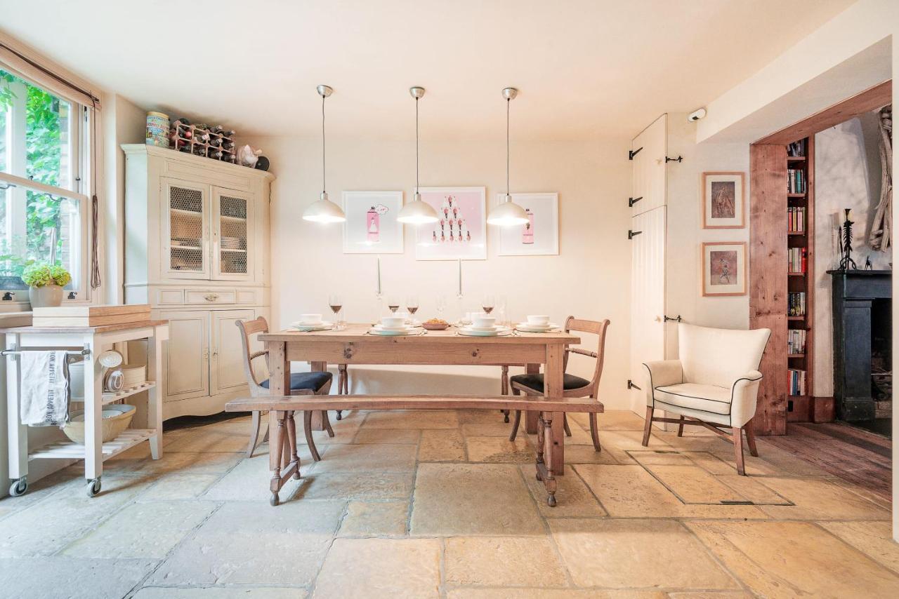 Traditional Townhouse Close To Battersea Park By Underthedoormat * London