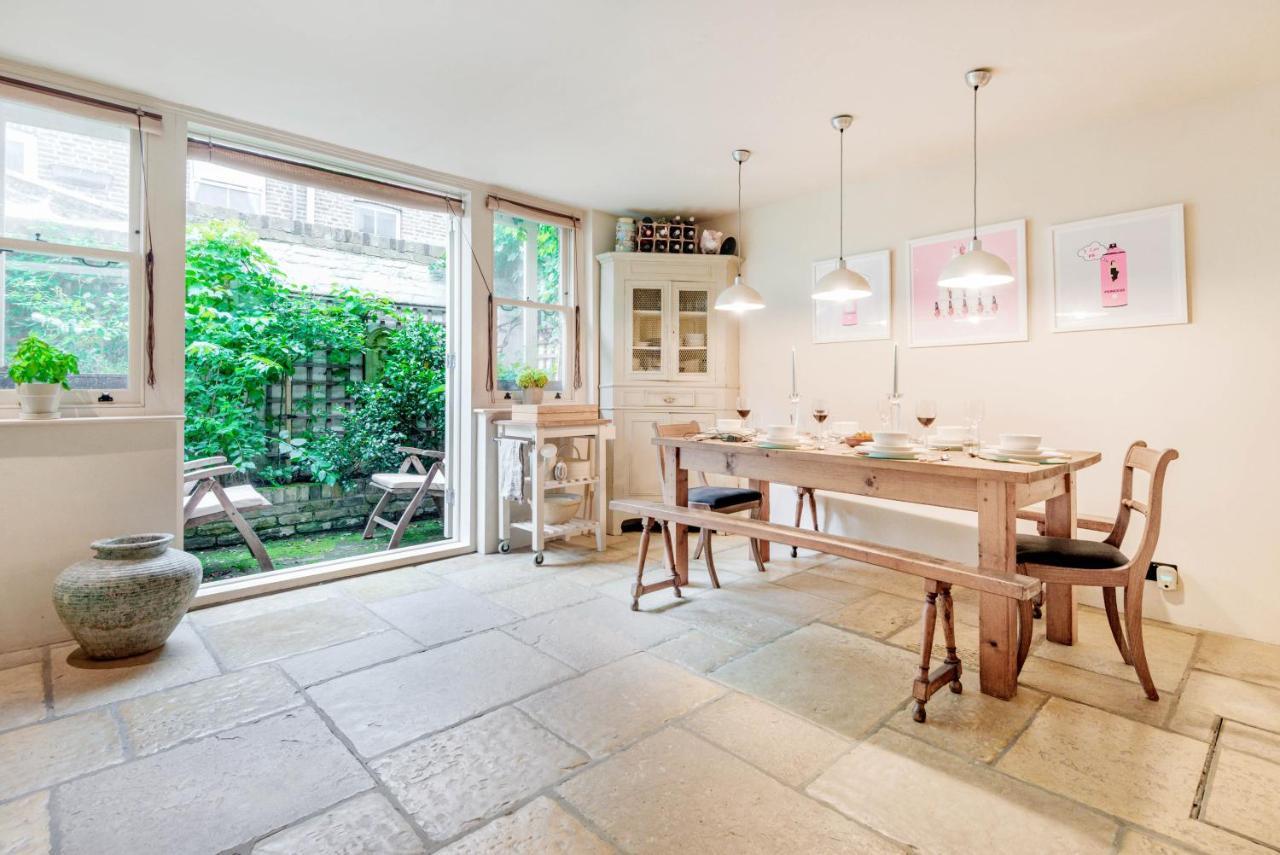 Traditional Townhouse Close To Battersea Park By Underthedoormat Apartment