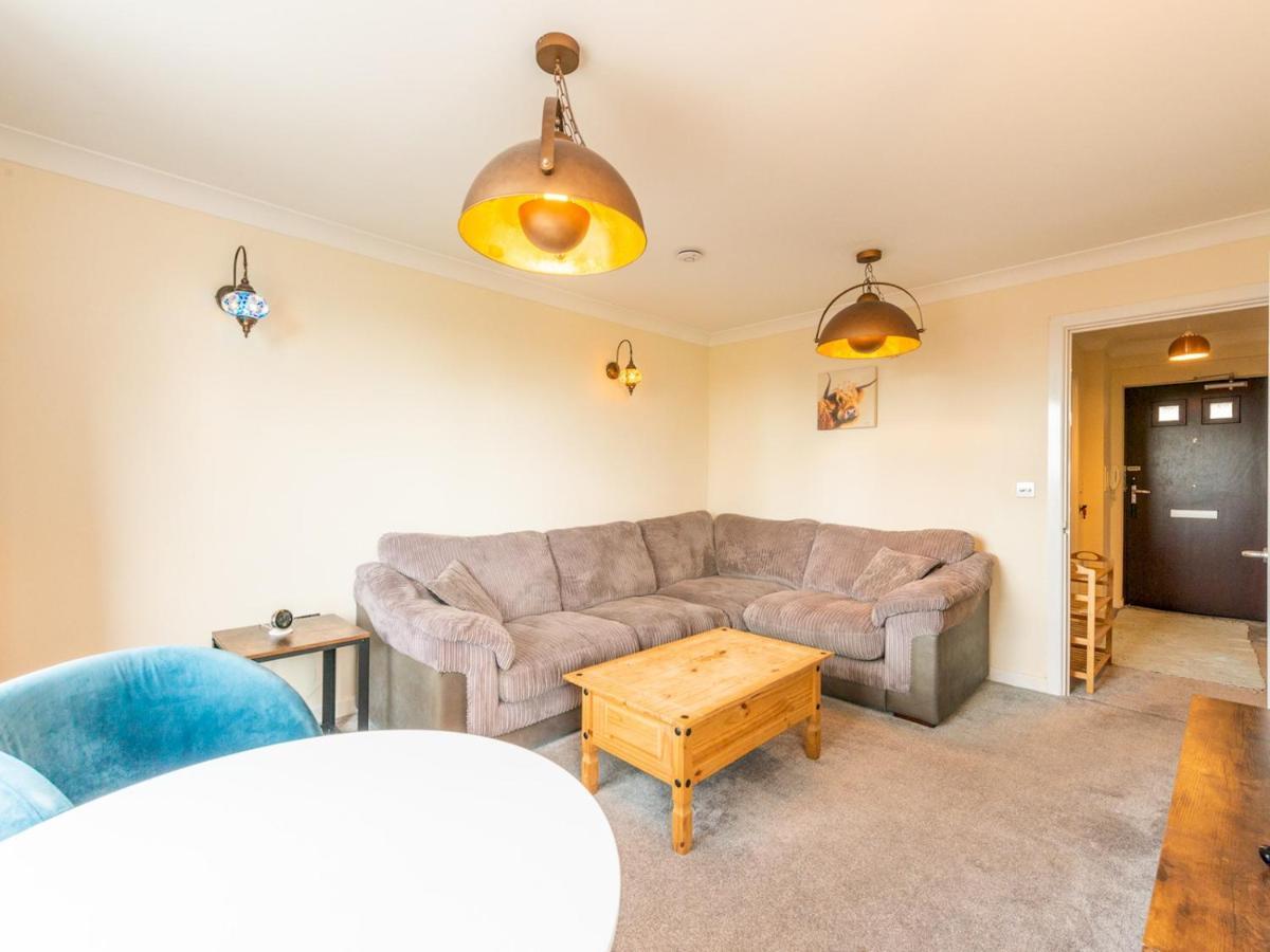 Pass The Keys Cozy With Private Balcony In Whitechapel Apartment