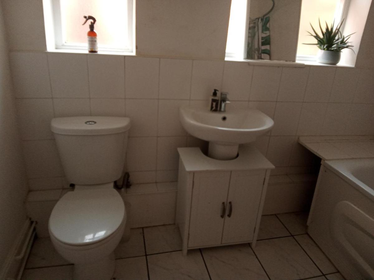 Leilighet Budget Shared Bathroom *