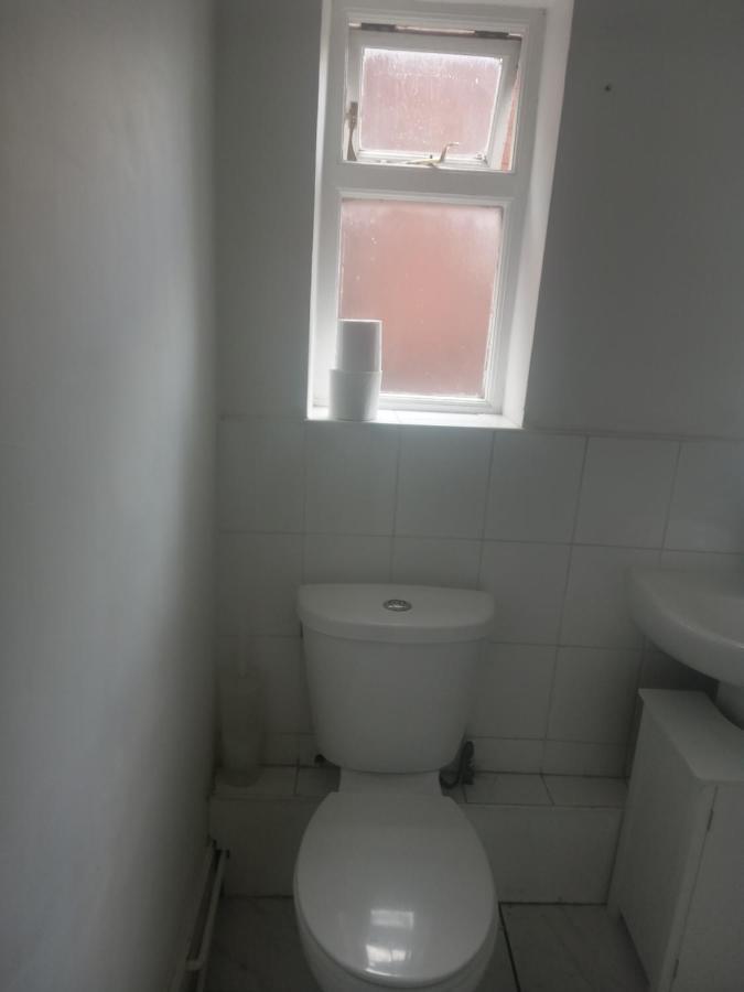 Budget Shared Bathroom London