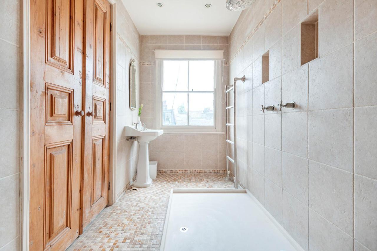 Apartment Traditional Townhouse Close To Battersea Park By Underthedoormat *