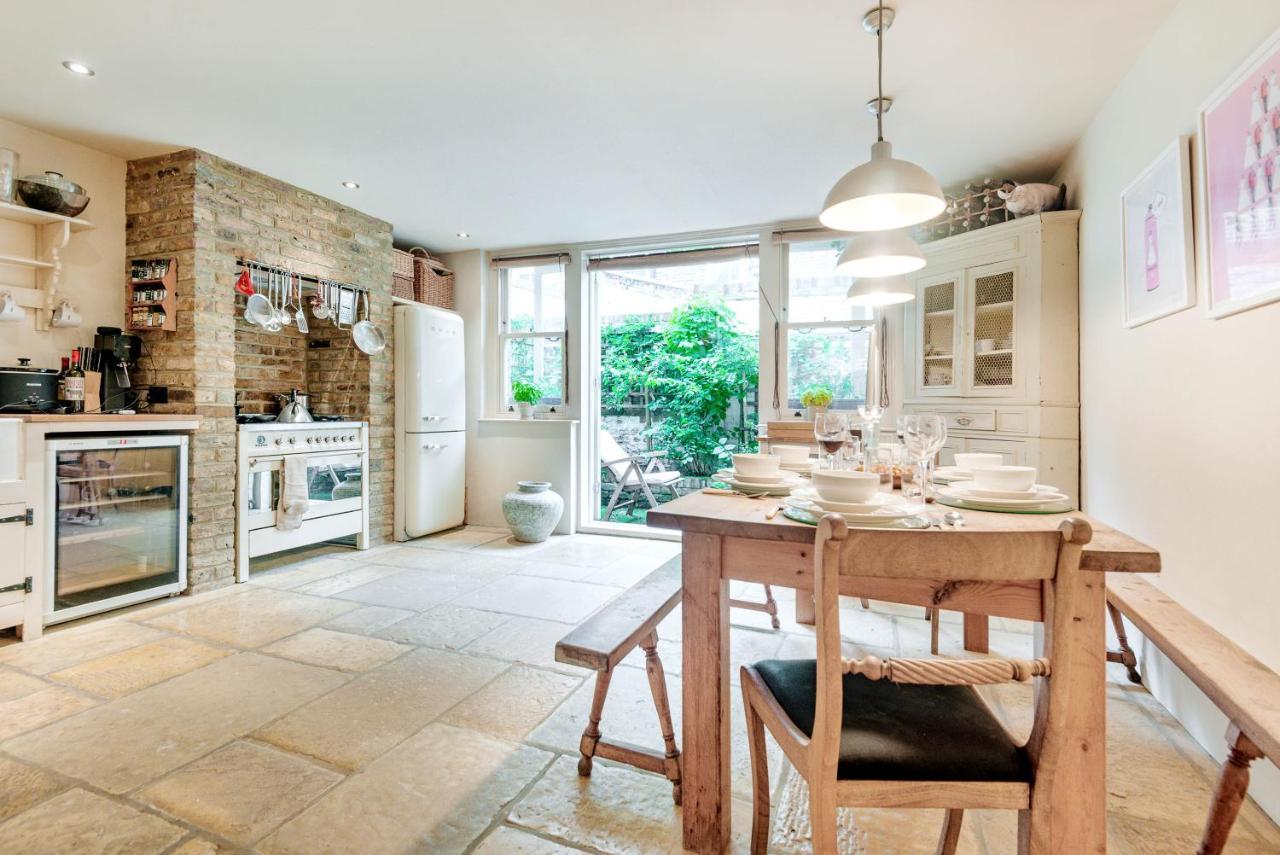 Apartment Traditional Townhouse Close To Battersea Park By Underthedoormat *