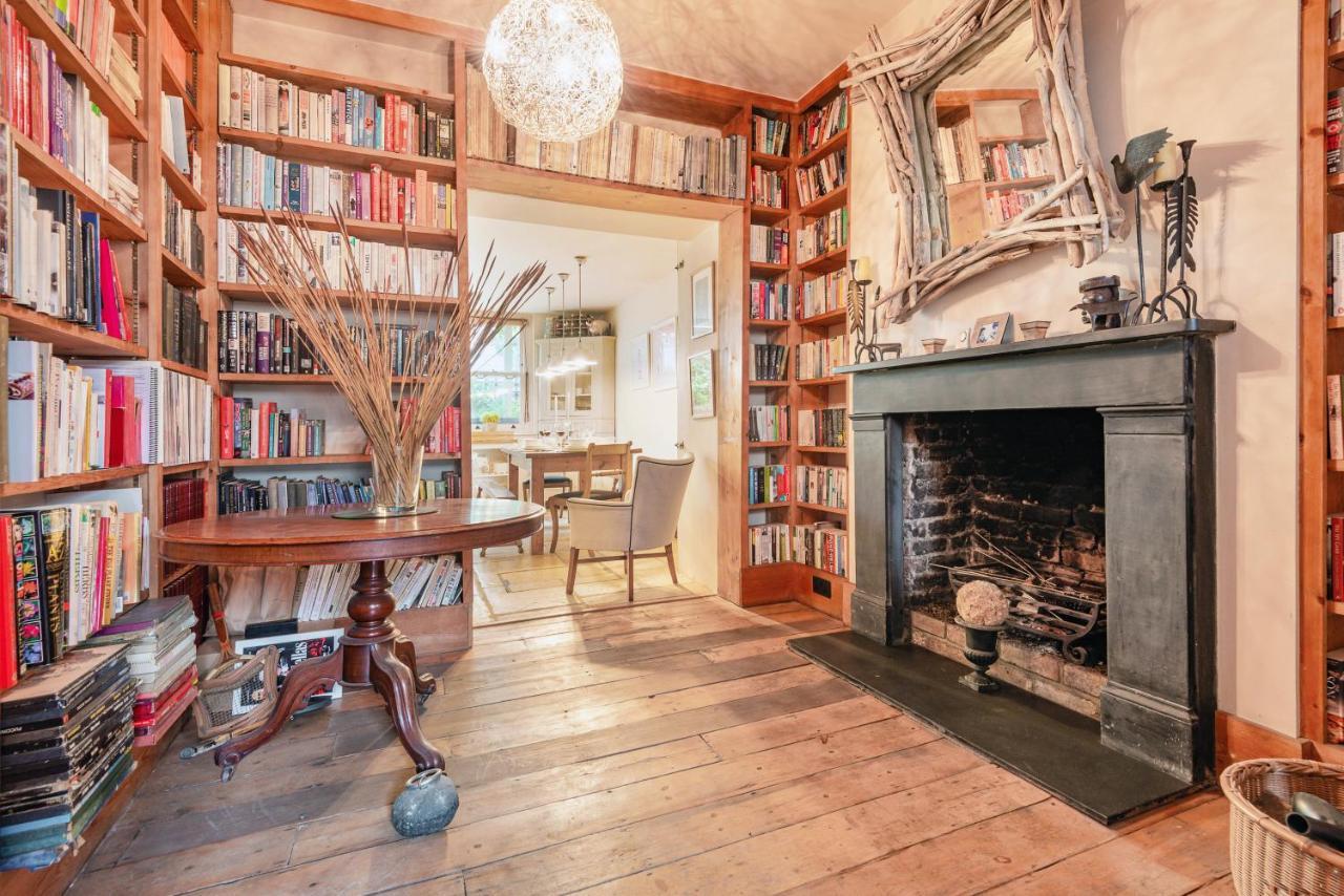 Traditional Townhouse Close To Battersea Park By Underthedoormat * London