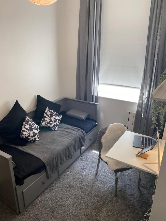 Cosy Flat In * London