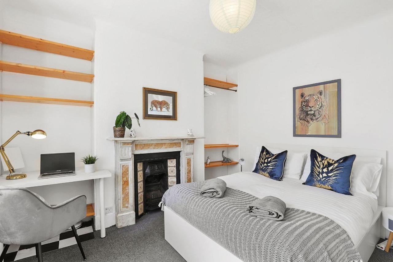 Stunning Victorian Property Near Canary Wharf! Feriehus