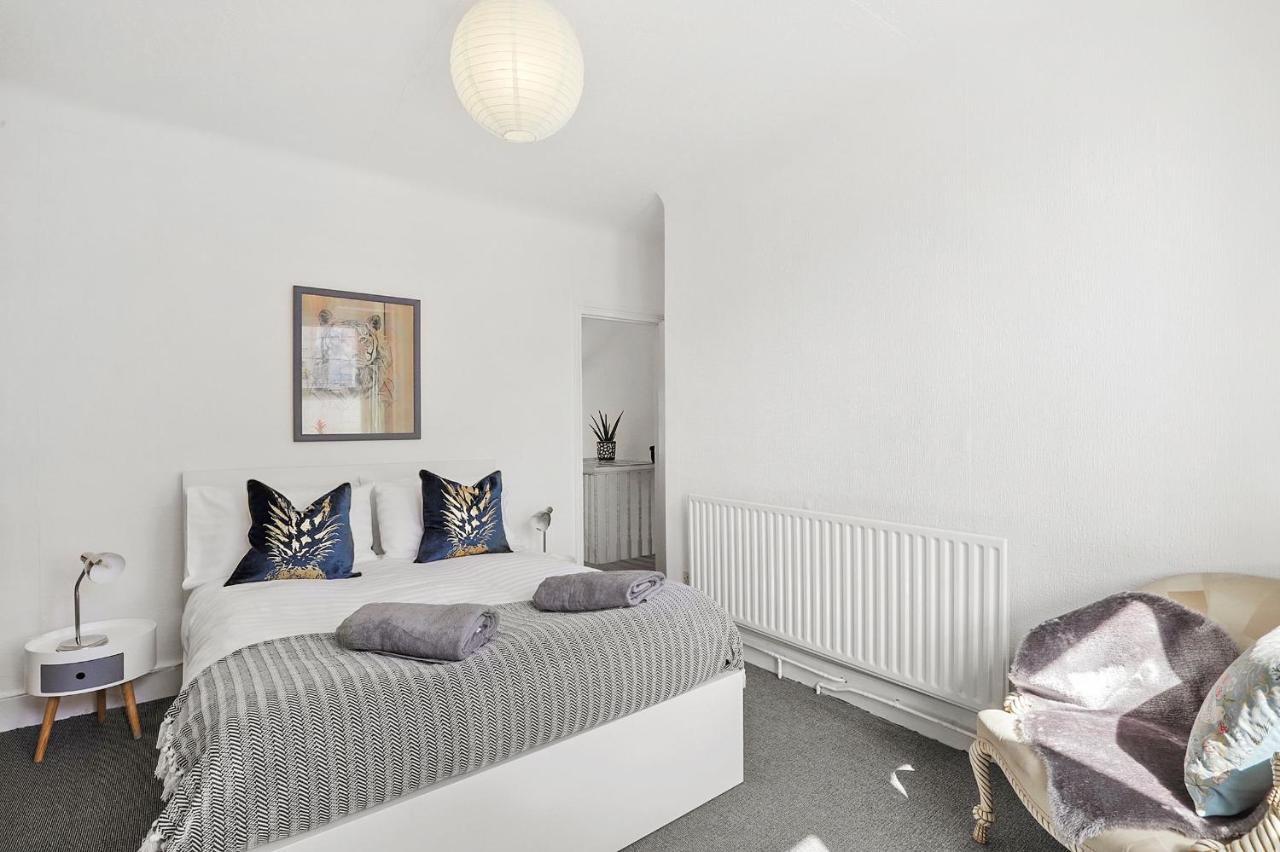 Stunning Victorian Property Near Canary Wharf! *