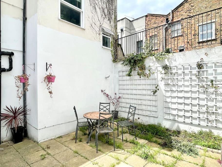 *new* Beautiful 2 Bedroom House In Location Appartement