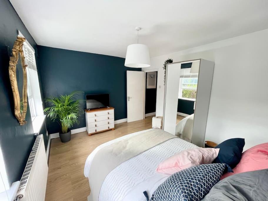 *new* Beautiful 2 Bedroom House In Location * Londen