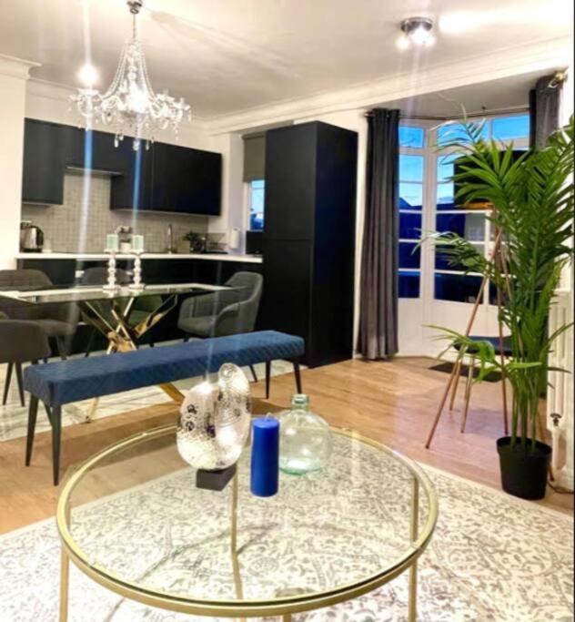 Luxury 3 Bedroom 3 And A Half Bathroom Flat In Swiss Apartment London