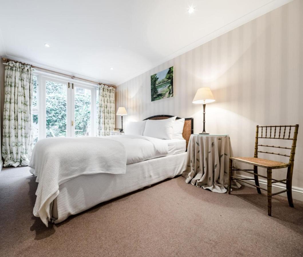 Bright 2 Bedroom 2 Bath Garden Flat In Victoria Apartment London