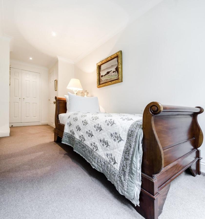 Apartment Bright 2 Bedroom 2 Bath Garden Flat In Victoria *