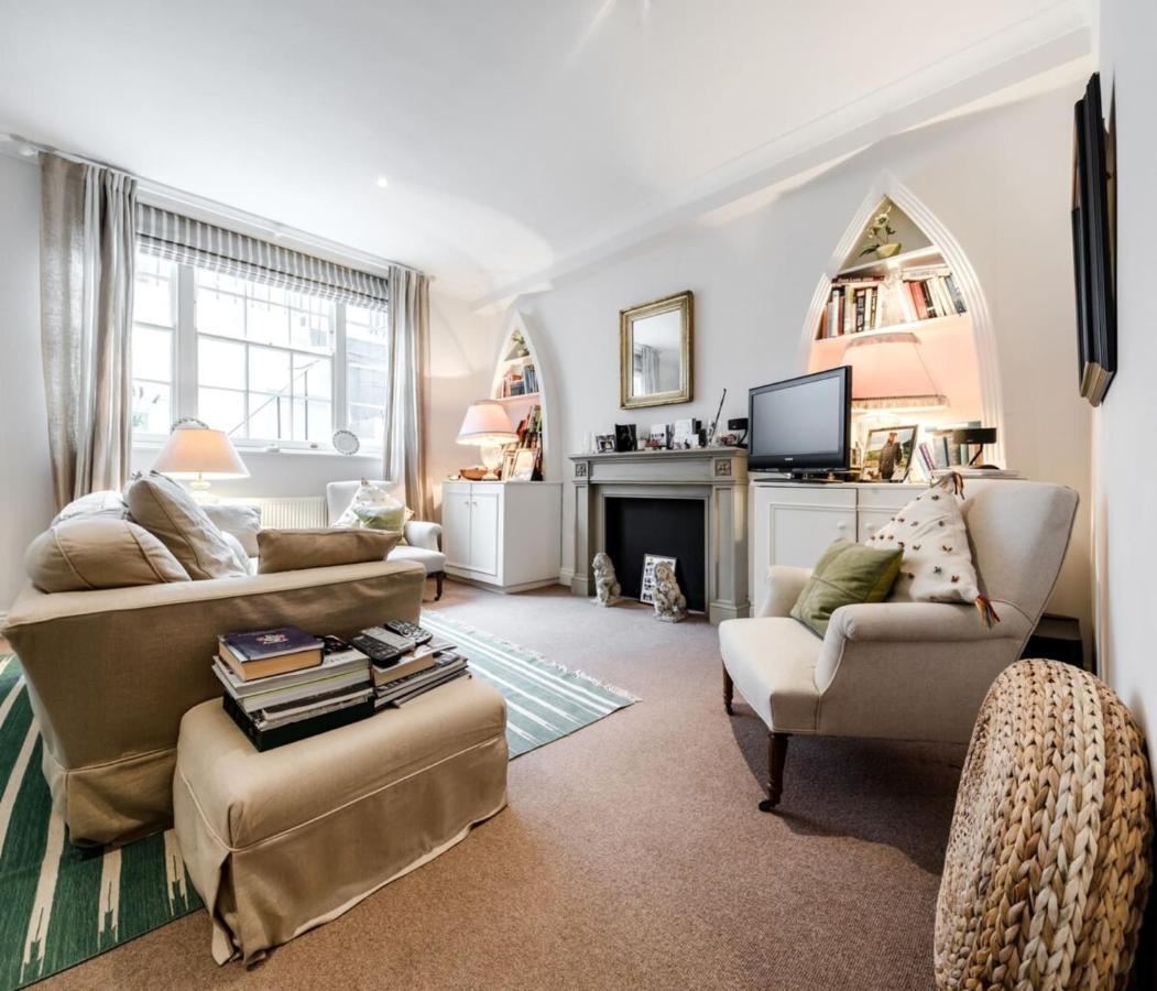 Bright 2 Bedroom 2 Bath Garden Flat In Victoria * London