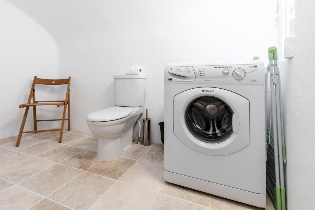 Bright 2 Bedroom 2 Bath Garden Flat In Victoria * London