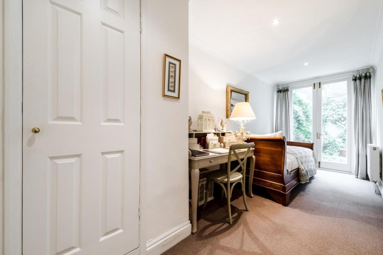 Bright 2 Bedroom 2 Bath Garden Flat In Victoria * London