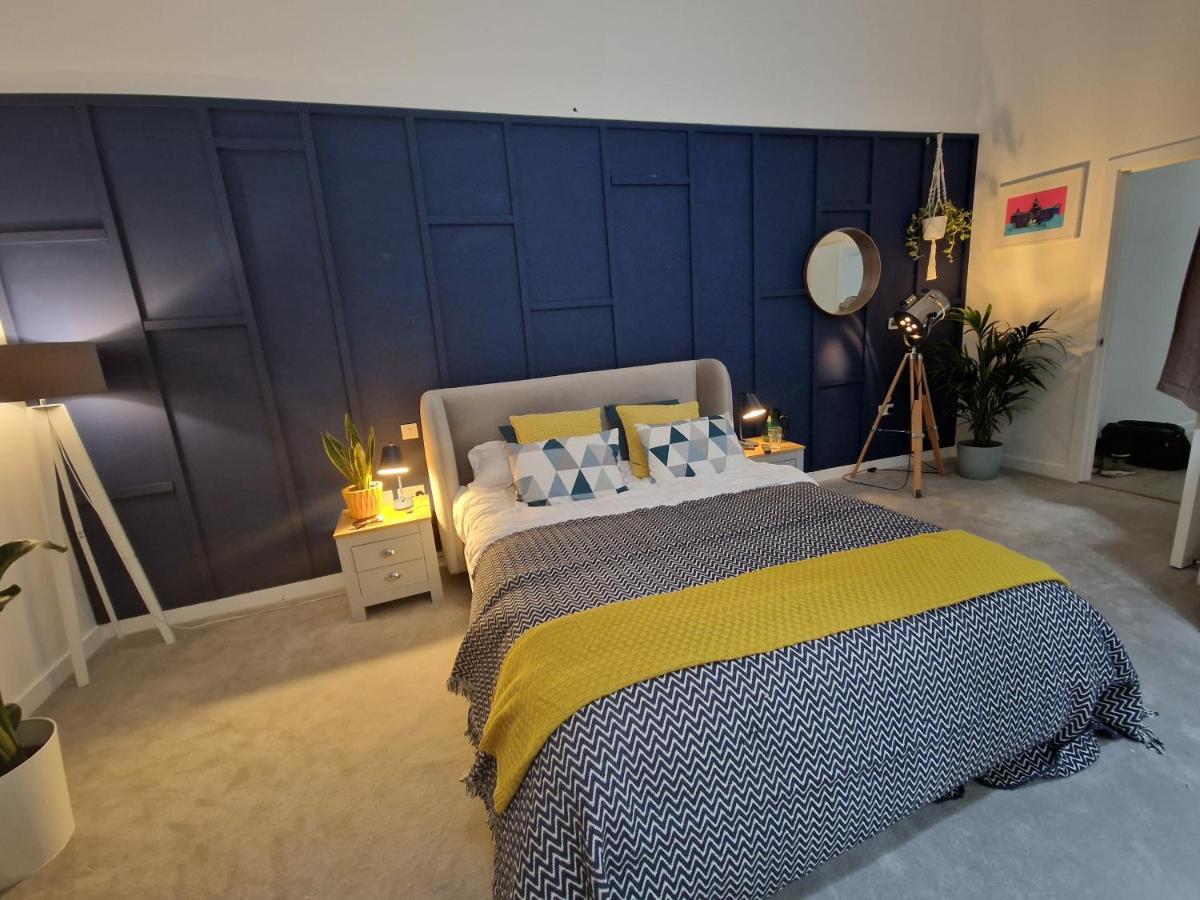 Double Bedroom In Modern * London