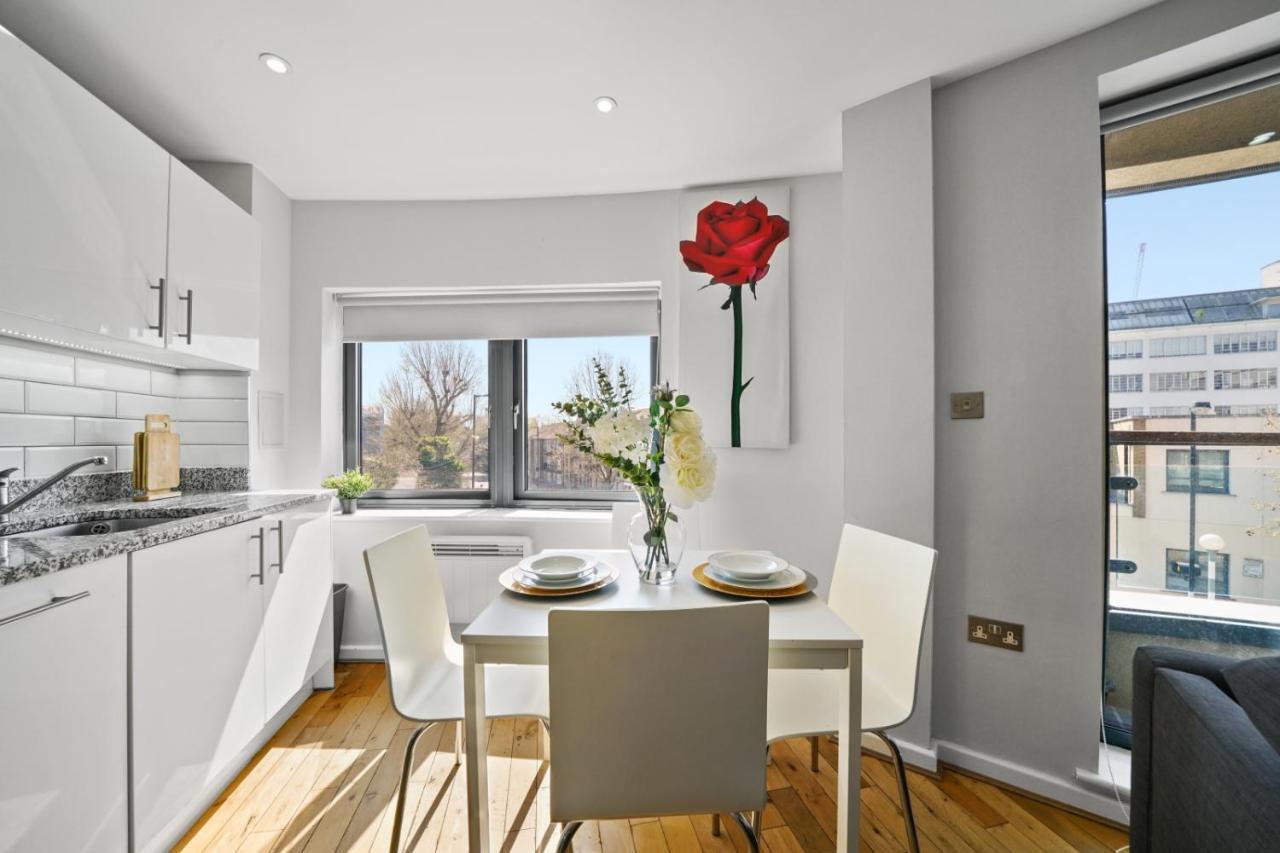 Amisha Modern Deluxe 2 Bed By Tower Bridge Leilighet London