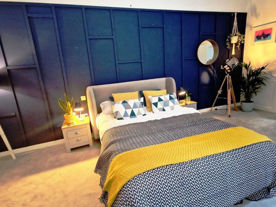 Apartment Double Bedroom In Modern *